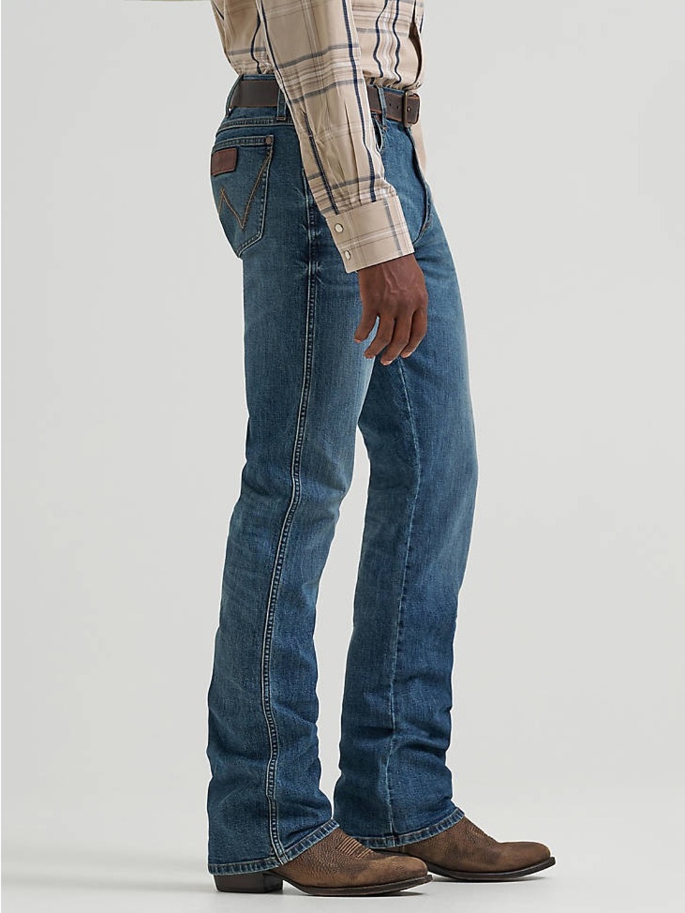 Wrangler Men's 31x34 Retro Denim Slim Bootcut Jeans in Medium Blue